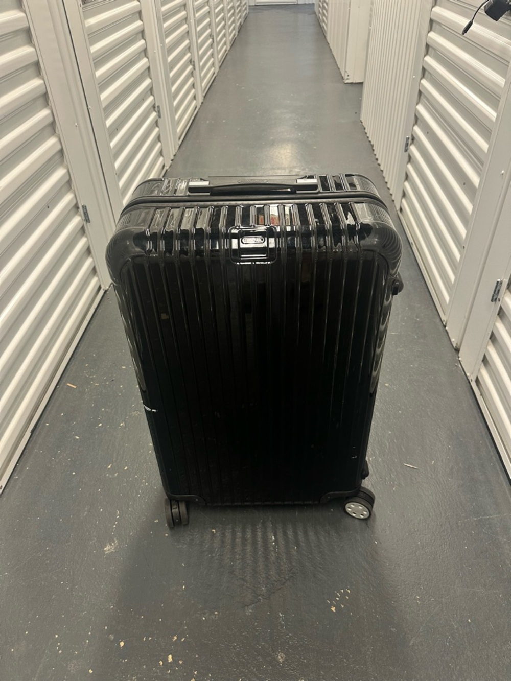 Rimowa Salsa Deluxe Check In 29.5 Inch Polycarbonate luggage Black - essential